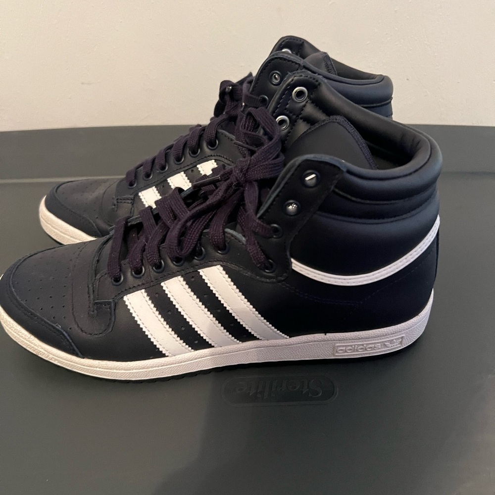 Adidas Men's Top Ten Navy and White Sneakers